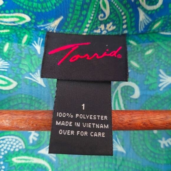 Plus Size+ Torrid Sheer Paisley Blouse with Collar & Shirring on bottom Sz 1X - Picture 6 of 8